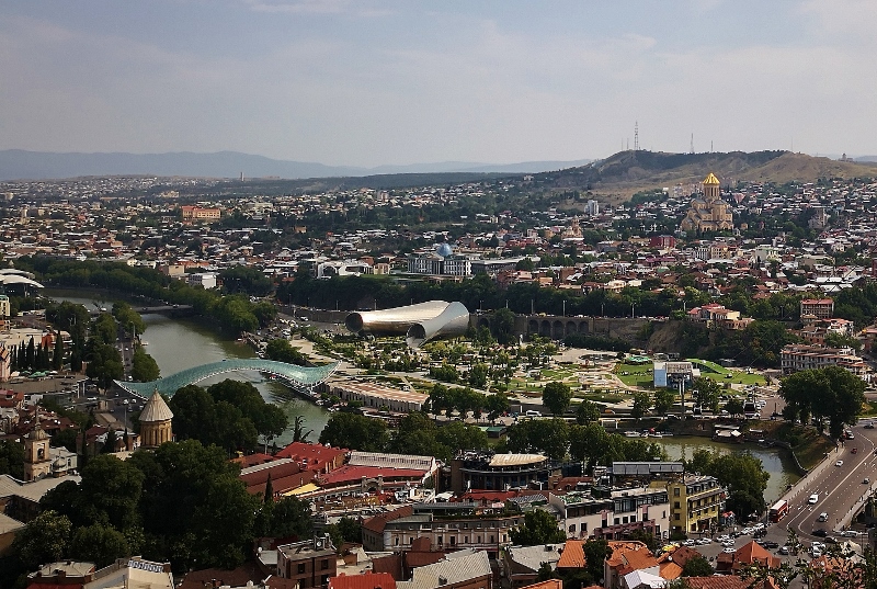 Blick über die Innenstadt von Tbilisi