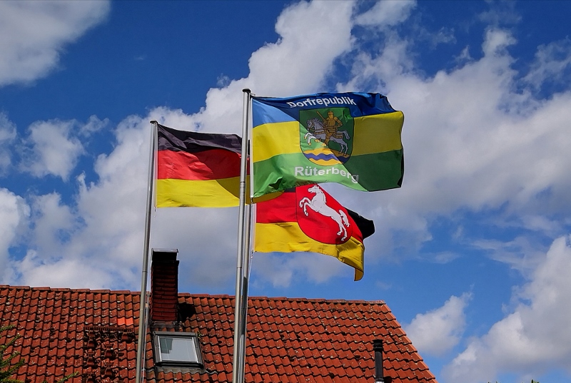 Die Dorfrepublik Rüterberg hat auch eine eigene Flagge